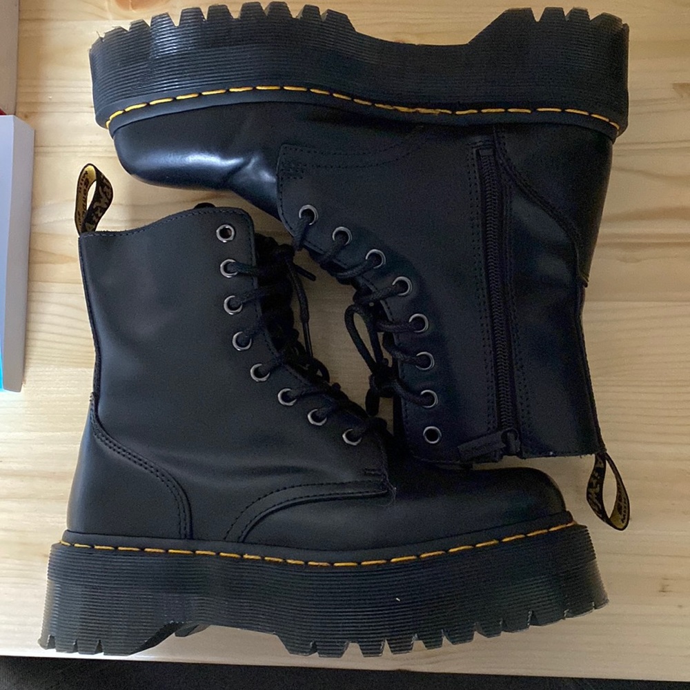 Doc Martens Women’s Jadon boot size US 7